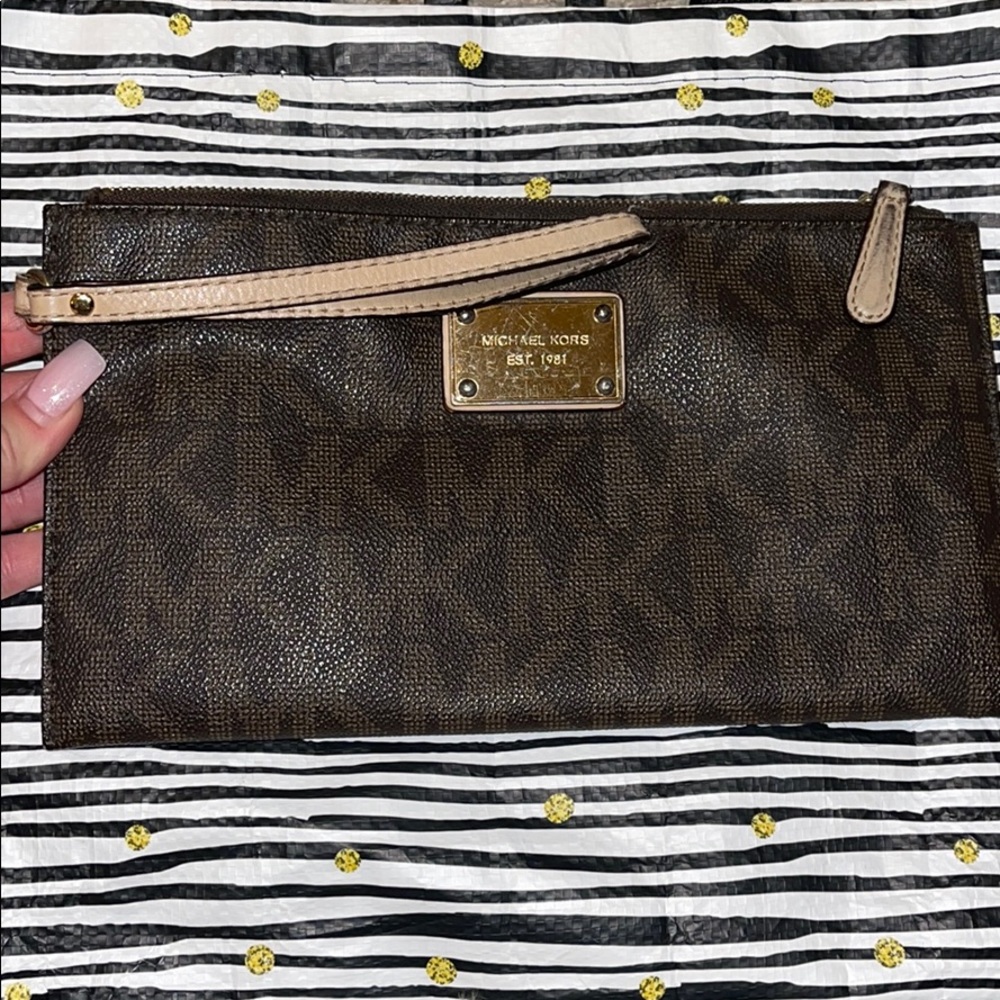 MK wristlet